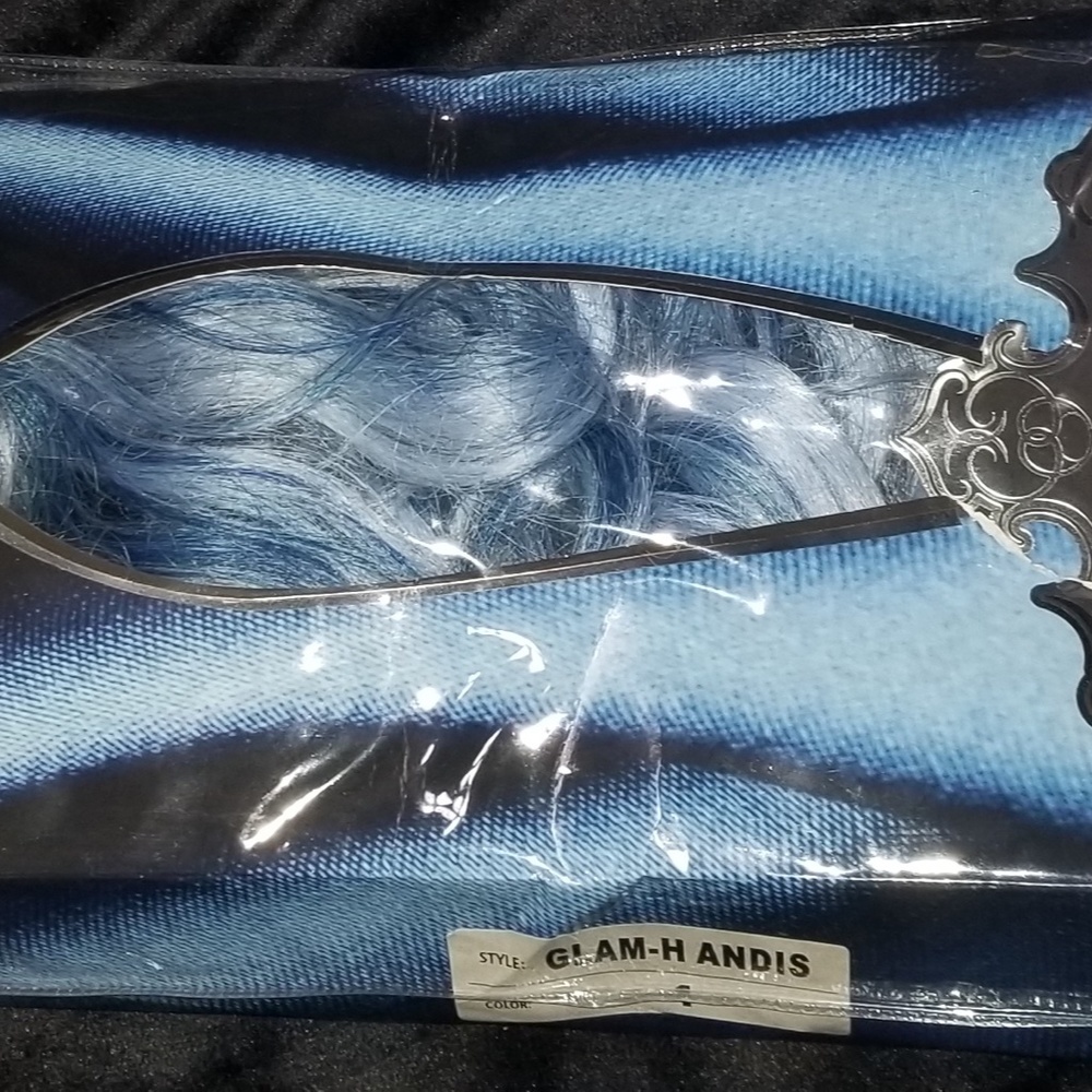 GLAM H ANDIS | Synthetic Lace Part Wig sky blue new - Picture 3 of 5